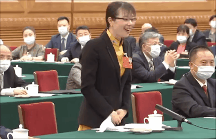 “總書記領(lǐng)航，我們無懼風(fēng)雨”