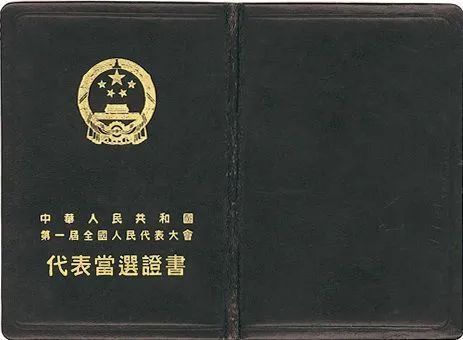 戰(zhàn)士責(zé)任重！記參加歷屆全國人大的軍隊女英模代表