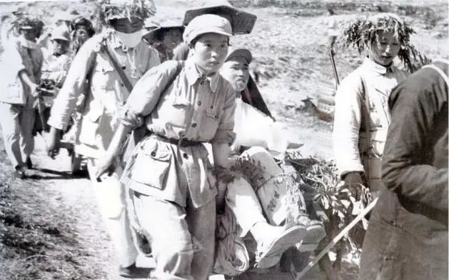 戰(zhàn)士責(zé)任重！記參加歷屆全國人大的軍隊女英模代表